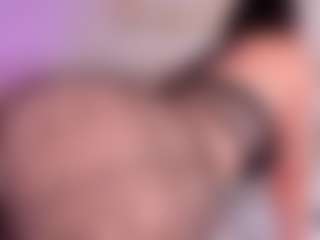 Live cam show with MadelynnGray - Body Massage on Livezox