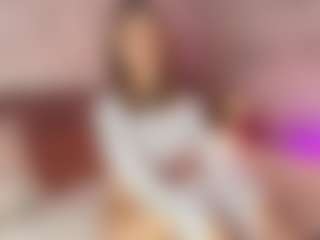 Live cam show with Emylie sexy body - Anal on Dolls Live