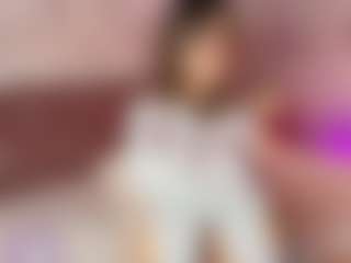 Emylie sexy body's Live Sex Cam Show