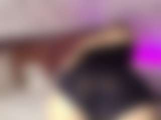 Live cam show with Emylie sexy body - Hush on Camming Site