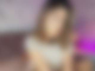 Live cam show with Emylie sexy body - Fingering Latina on SxyPornLive
