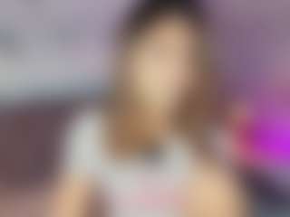 Live cam show with Emylie sexy body - Erotic Dance on AdultVida.com