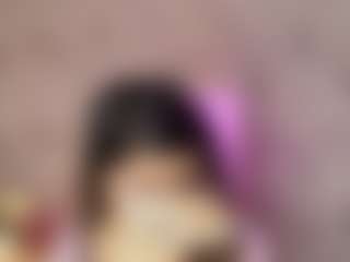 Live cam show with Emylie sexy body - Skinny on Milfs Live