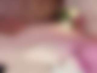 Live cam show with Emylie sexy body - Petite Teen (18+) on CamwithHer