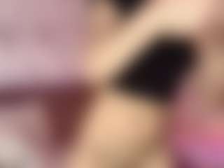 Emylie Sexy Body