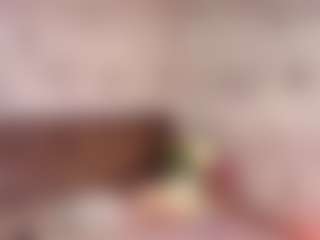 Live cam show with Emylie sexy body - Bikini on Milfs Live