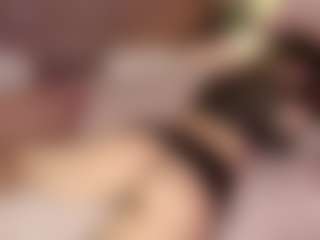 Live cam show with Emylie sexy body - Fingers on Camsoda