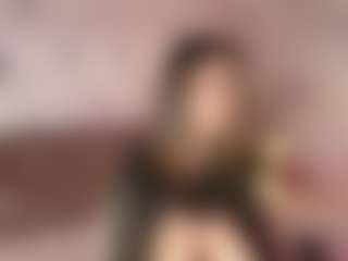 Live cam show with Emylie sexy body - Lovense Petite on Livezox