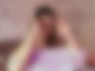 Live cam show with Emylie sexy body - Skinny on Latina Girls