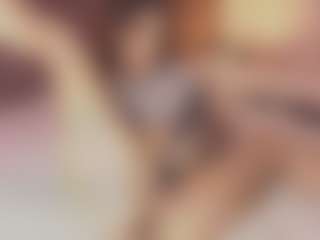 Live cam show with Emylie sexy body - Kisses on Mixed Magazine Live