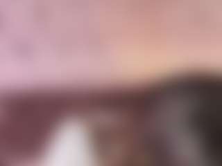 Live cam show with Emylie sexy body - Nails on Camsoda