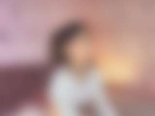 Live cam show with Emylie sexy body - Skinny on Camsoda