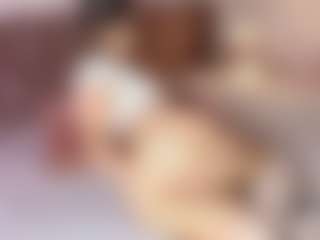 Live cam show with Emylie sexy body - Shaved Pussy on xxxlivecams.org