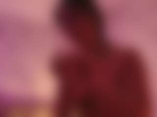 Live cam show with Emylie sexy body - Butt Plug on AdultVida.com