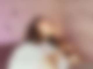 Live cam show with Emylie sexy body - Petite Toys on Dare Cams