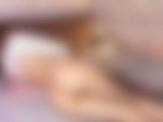 Live cam show with Emylie sexy body - Brown Eyes Blonde Hair on Gym Cam Girls