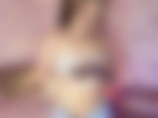 Live cam show with Emylie sexy body - Double Penetration on Camsoda