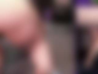 Live cam show with CreepyCrawlyQueen - Bedroom on CamClone