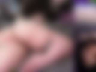 Live cam show with CreepyCrawlyQueen - Gamer Brown Hair on Mixed Magazine Live