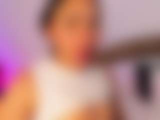 Live cam show with Olivia-Fx - Average on livesuperchat.net