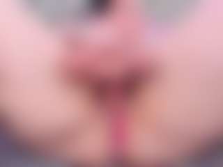Live cam show with Anette-Cooper - Squirt MILF on StripNow