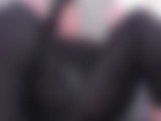 Live cam show with Anette-Cooper - Bedroom MILF on googirlz