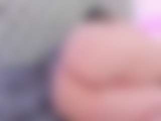 Live cam show with Anette-Cooper - Bedroom MILF on Instabang