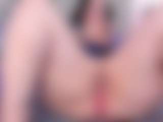Live cam show with Anette-Cooper - Glasses on CamwithHer