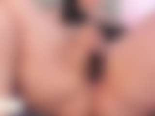 Live cam show with Anette-Cooper - Public MILF on Camsoda