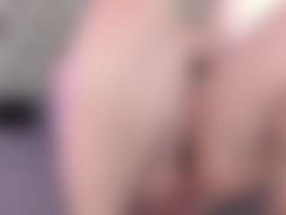 Live cam show with Anette-Cooper - Bedroom MILF on Strip Flash - Live Sex Shows