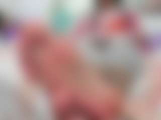 Live cam show with Hanna-moore1 - Young Adult on Mixed Magazine Live