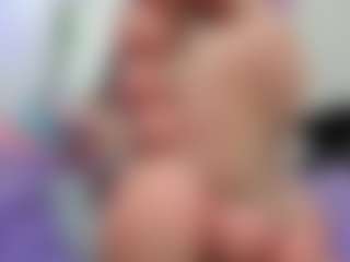 Live cam show with Hanna-moore1 - Nipple Piercings on Camsoda