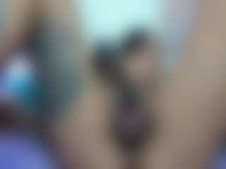 Live cam show with Hanna-moore1 - Skinny on Mixed Magazine Live