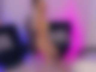 Live cam show with Emilly Smith - Bedroom Blonde Hair on sexylivex.com
