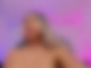 Live cam show with Emilly Smith - Brown Eyes Blonde Hair on fapnchat