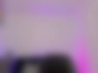 Live cam show with Emilly Smith - Skinny on Milf Play