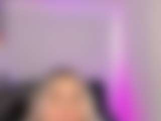 Live cam show with Emilly Smith - Blonde Hair on friskycurves.com
