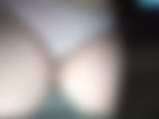 myllobach582's Live Sex Cam Show