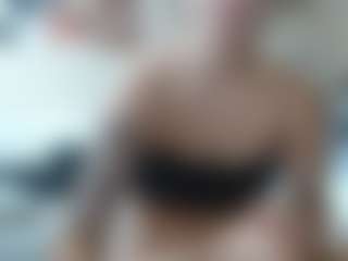 kianakumani's Live Sex Cam Show
