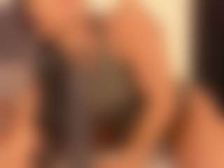Live cam show with Sweet_Maggie - Oil on realtime-chat