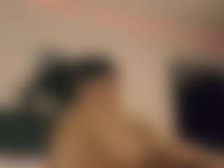 Live cam show with Sweet_Maggie - Small Tits Brown Hair on 1on1-livenow