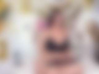 Live cam show with Ali Johansonn - Bedroom Curvy on Chatstar