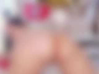 Live cam show with Ali Johansonn - Mature on live18s.com