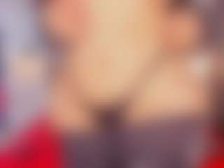 Live cam show with Ali Johansonn - Curvy MILF on Dare Cams