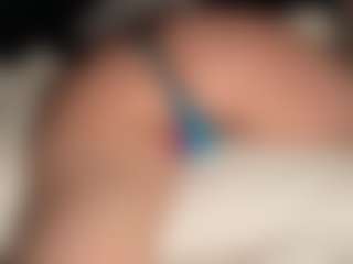 ilona4u's Live Sex Cam Show