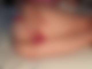ilona4u's Live Sex Cam Show