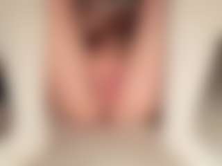 Live cam show with ilona4u - Bedroom on AdultVida.com