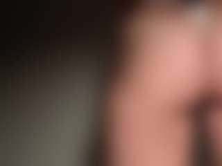 Live cam show with ilona4u - Bedroom MILF on Uber Horny