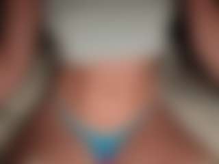 ilona4u's Live Sex Cam Show