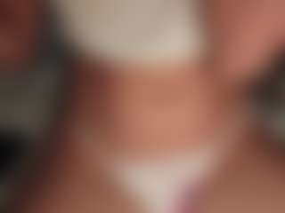 ilona4u's Live Sex Cam Show